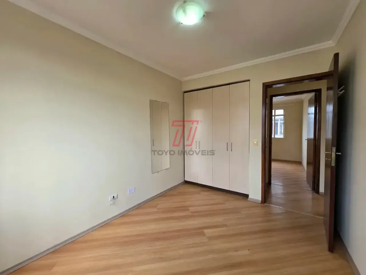 71 m² apartment with 2 bedrooms and wood floors — photo 6