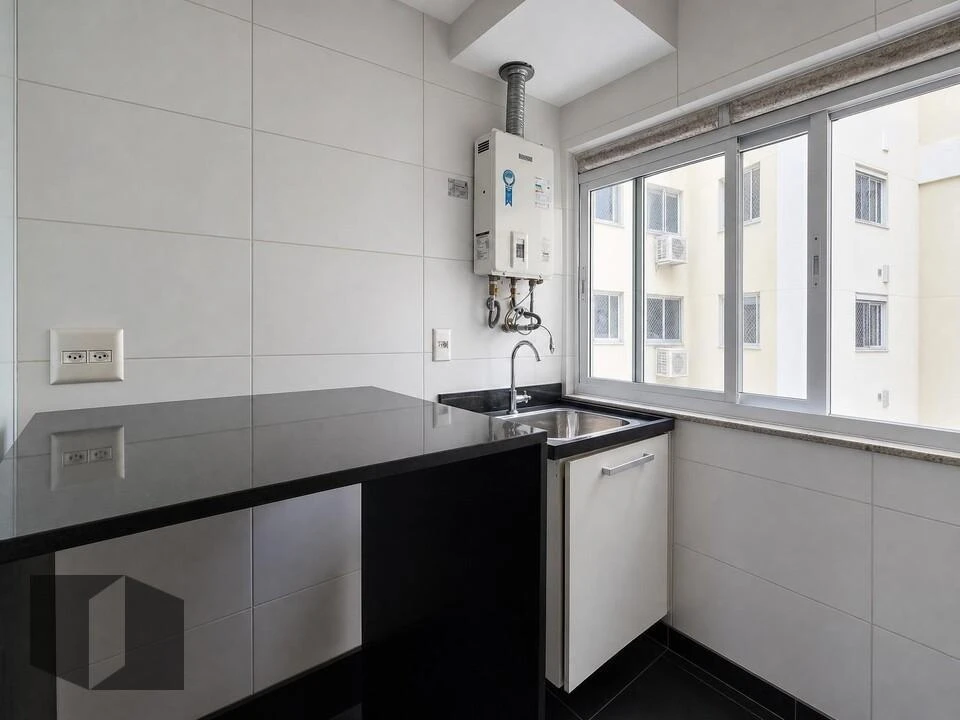 Walk-in closet in a 3-bedroom apartment, 122 m² — photo 21