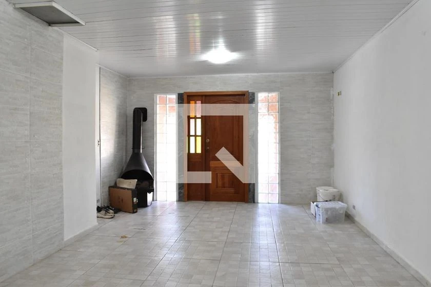 Unfurnished house with 3 bedrooms and 6 bathrooms