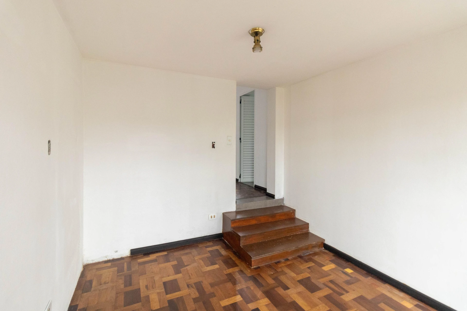 House, 195 m², with floor-to-ceiling windows — photo 47