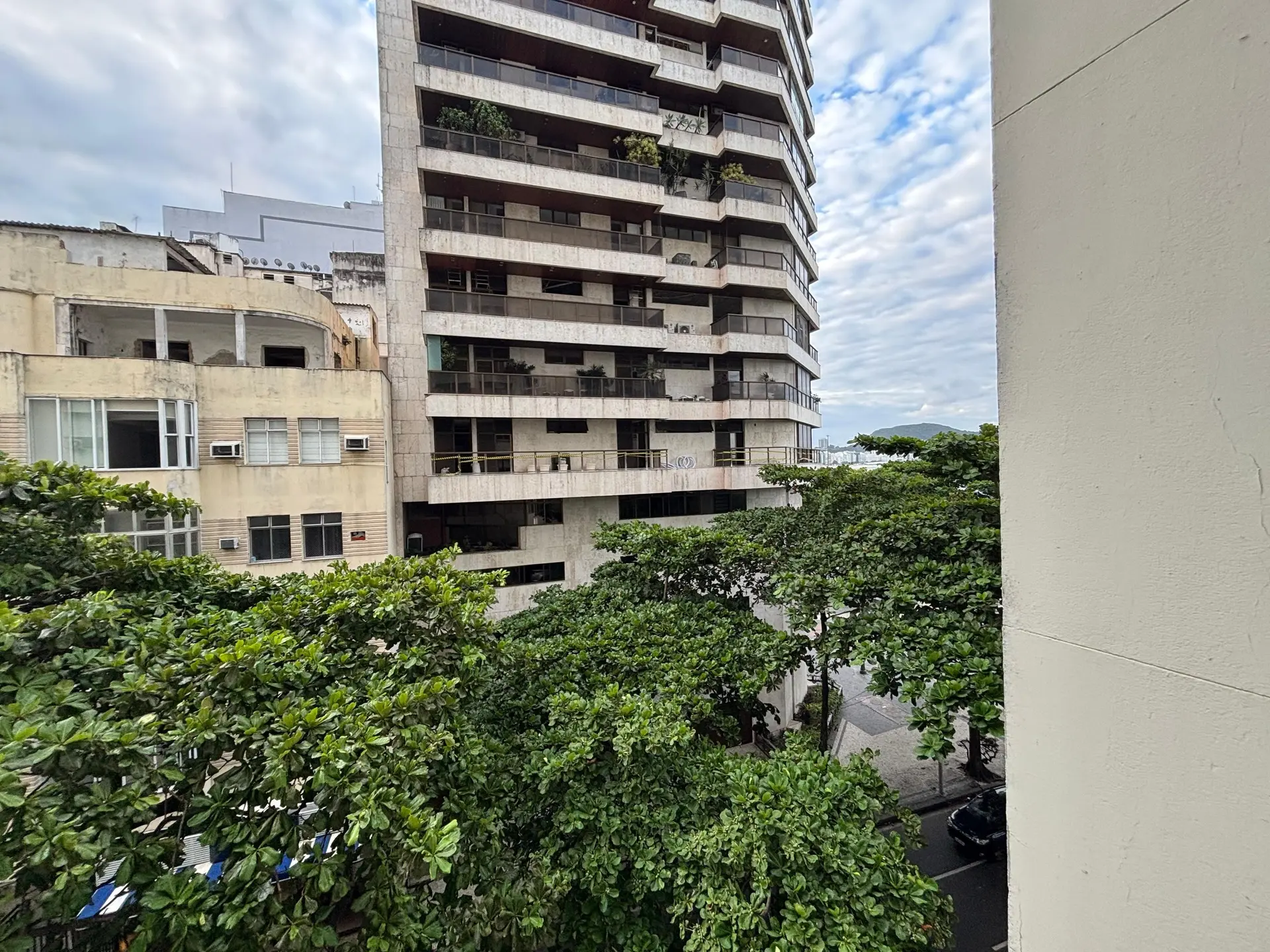 Furnished 1-bedroom apartment with 2 bathrooms — photo 25