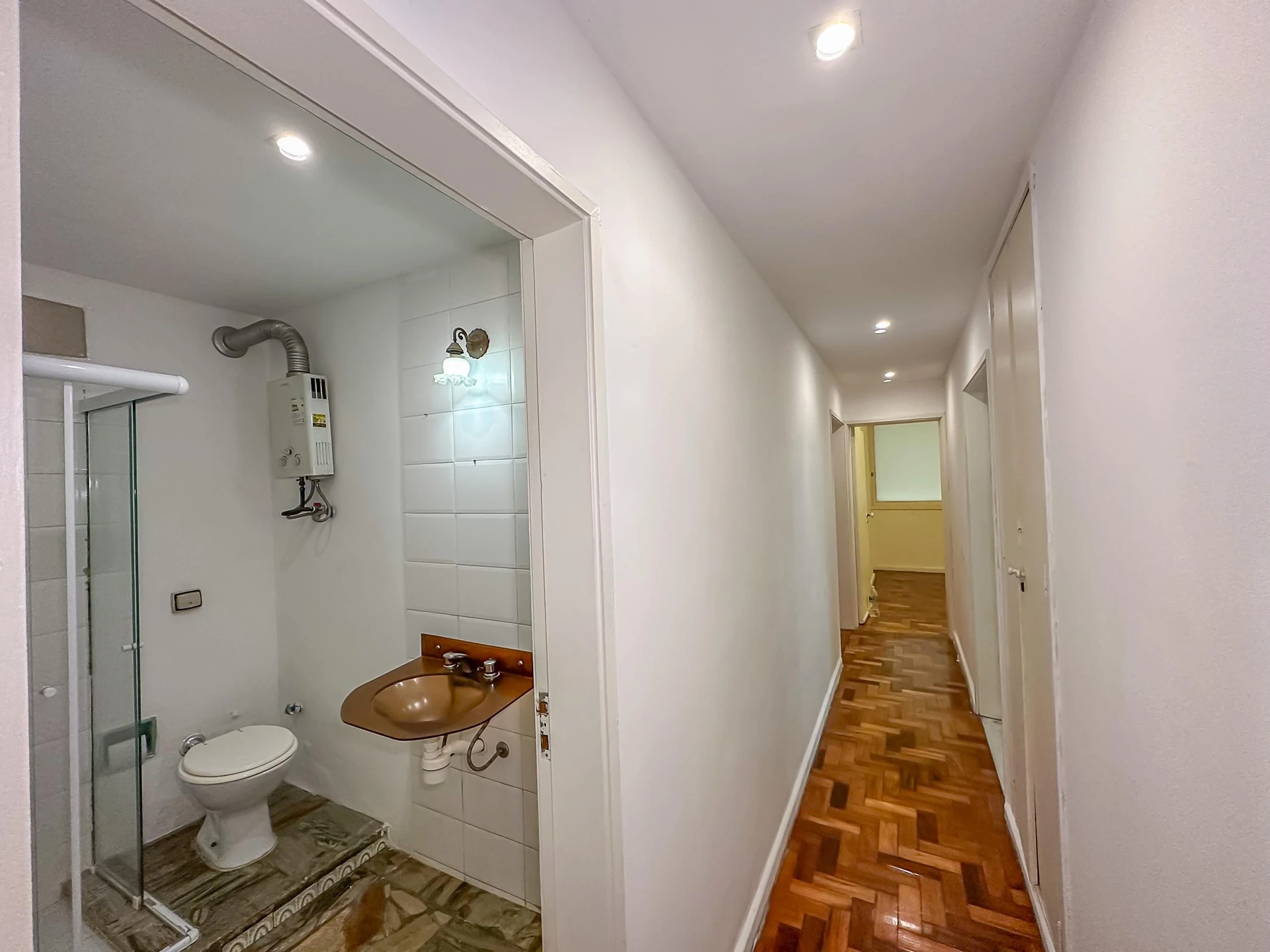 Apartment with 3 bedrooms, 1 en-suite and separate kitchen — photo 10