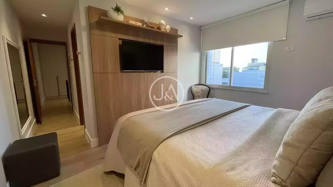 Furnished 220 m² apartment with 4 bedrooms and 3 suites — photo 3