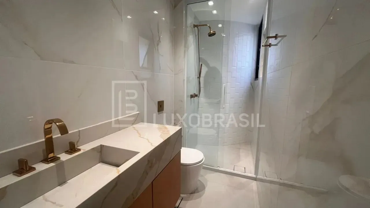 2-bedroom 2-bath apartment with an open-plan kitchen — photo 14