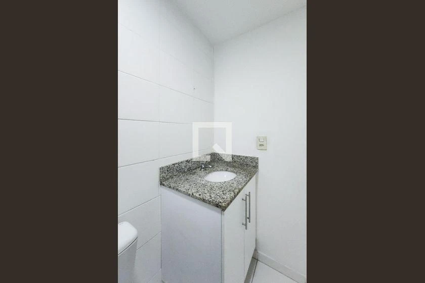 2-bedroom apartment in a building with a gym — photo 36