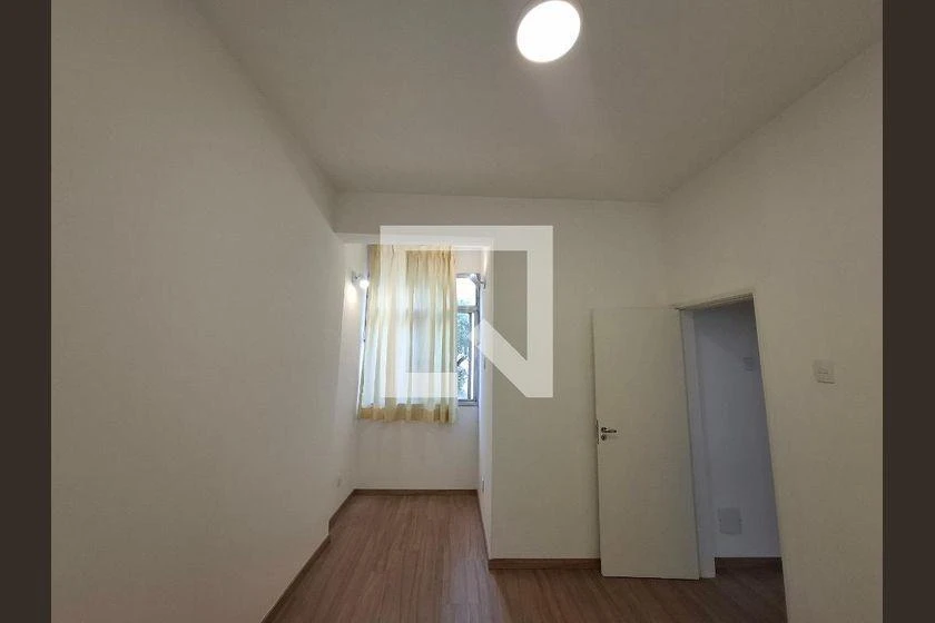 Wood or laminate floors in a 2-bedroom apartment, 68 m² — photo 20