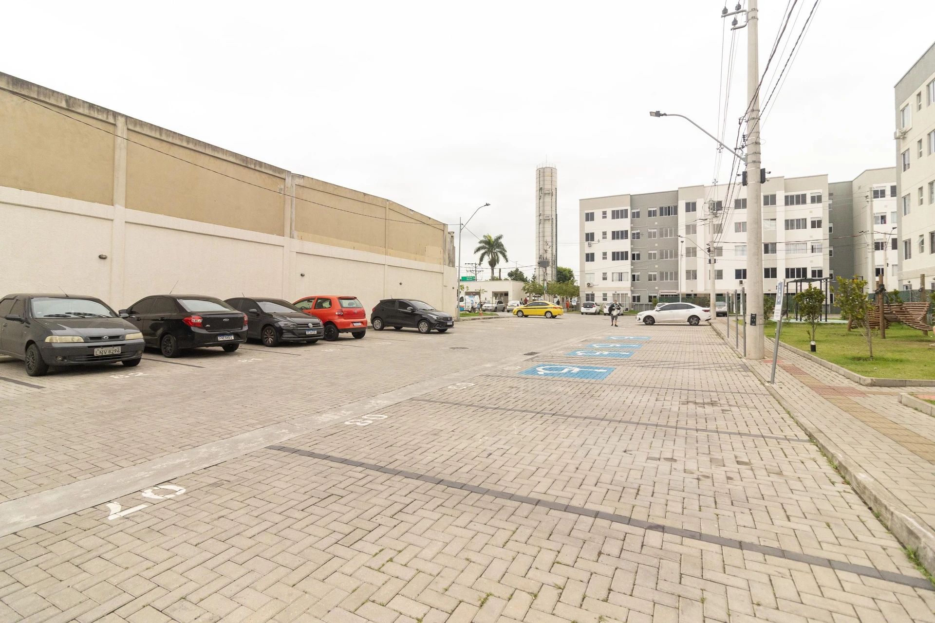 Apartamento com 2 quartos e piscina no condomínio — photo 47
