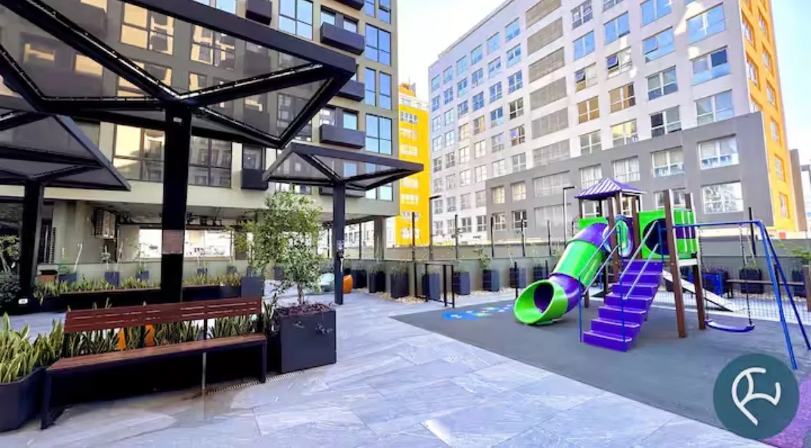 Apartment, 41 m², with a glass-enclosed balcony — photo 7