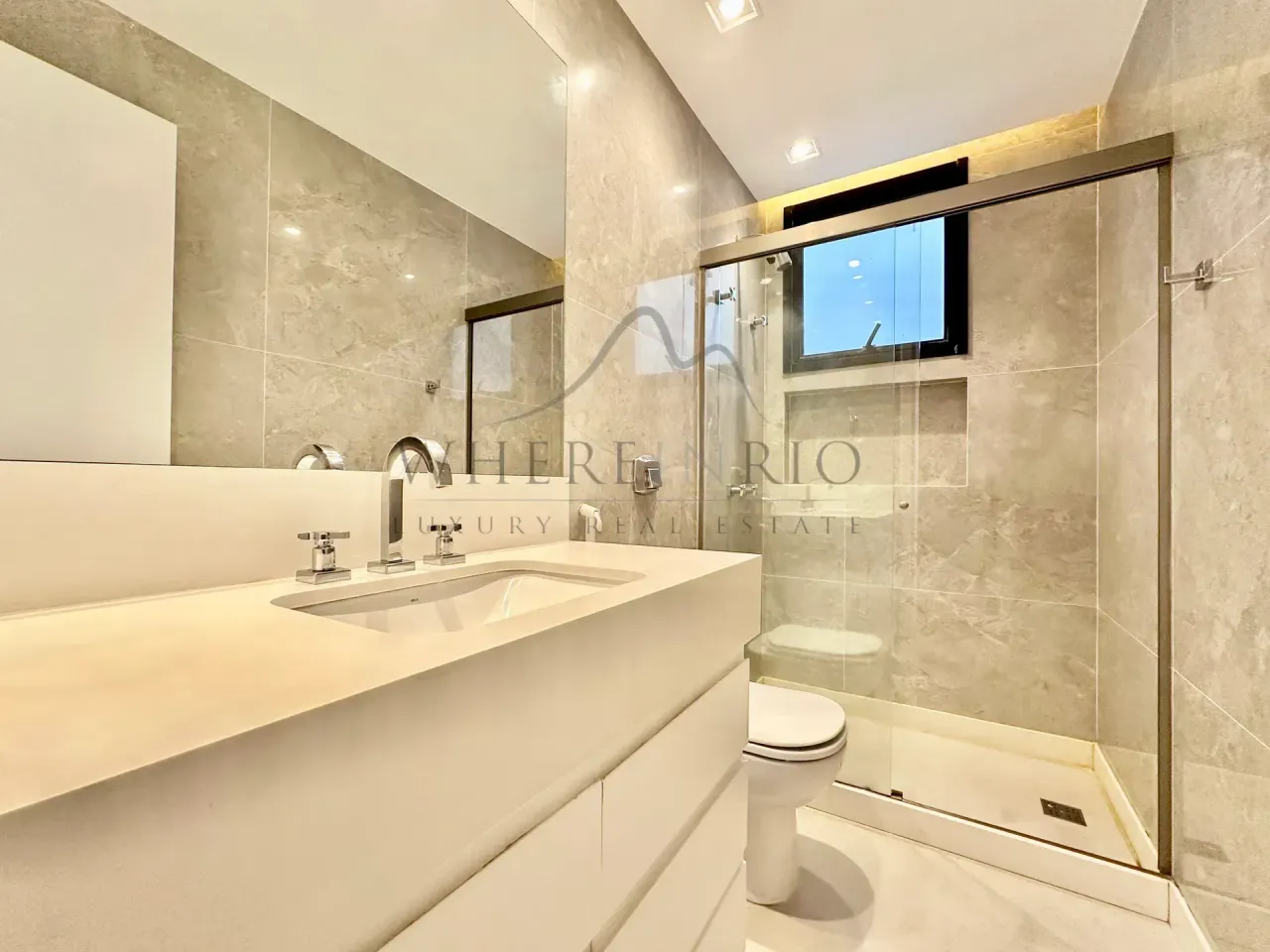 Apartment with air conditioning and 4 bedrooms — photo 17
