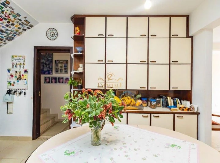 Unfurnished house with 8 bedrooms and a closed gas kitchen — photo 7