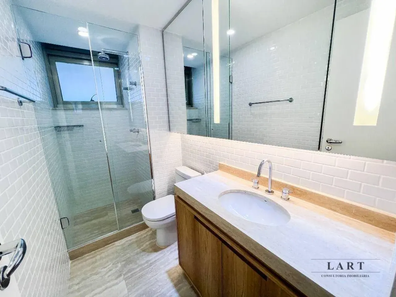 Furnished 2-bedroom apartment with open-plan kitchen — photo 10