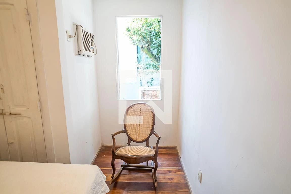 Furnished house, 300 m², with floor-to-ceiling windows — photo 53
