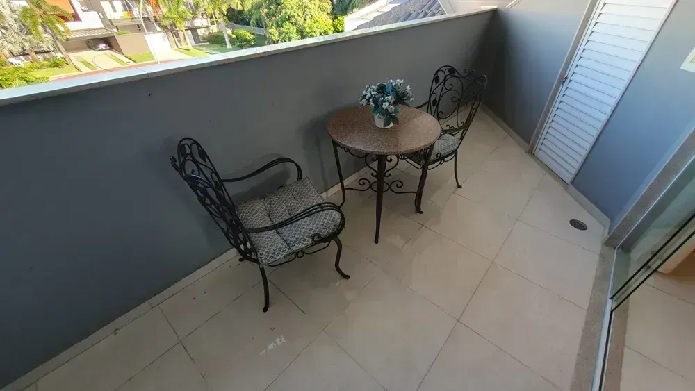 650 m² house with 6 en-suite bedrooms and 4 parking spots — photo 64