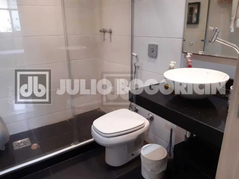 3-bedroom apartment with a mountain view in Rio de Janeiro — photo 8