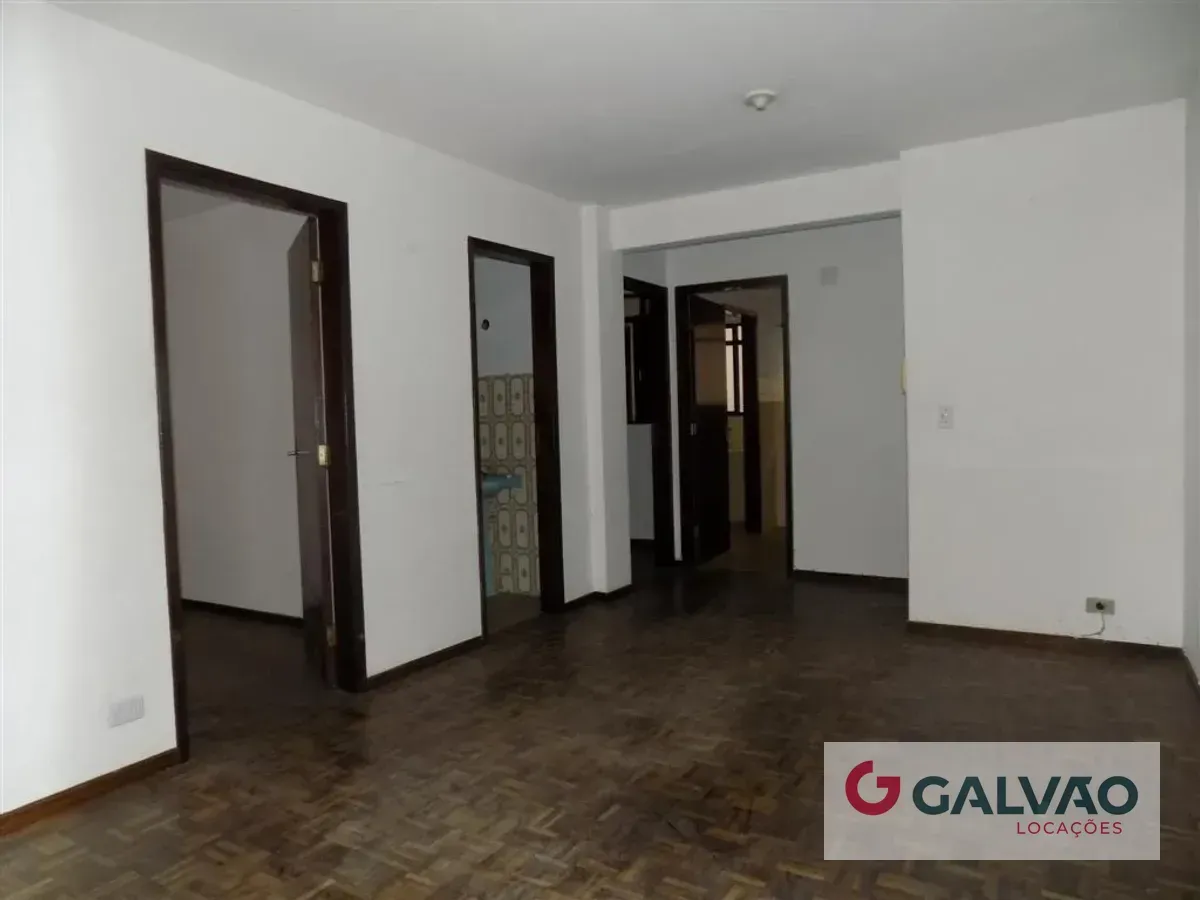 2-bedroom apartment with wood or laminate floors in Curitiba — photo 7