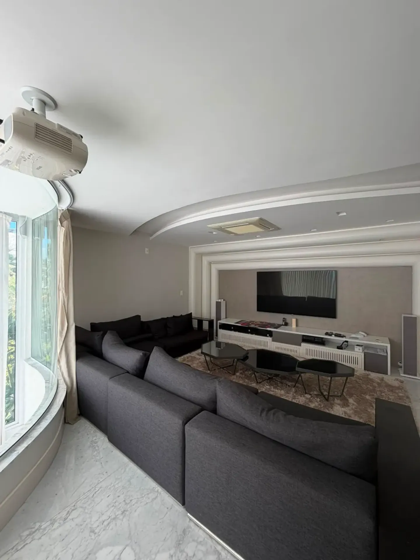 Furnished house with 5 bedrooms and 5 bathrooms, 700 m² — photo 27