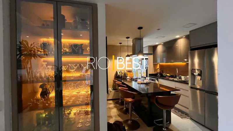 Furnished 4-bedroom apartment with open-plan gas kitchen — photo 12