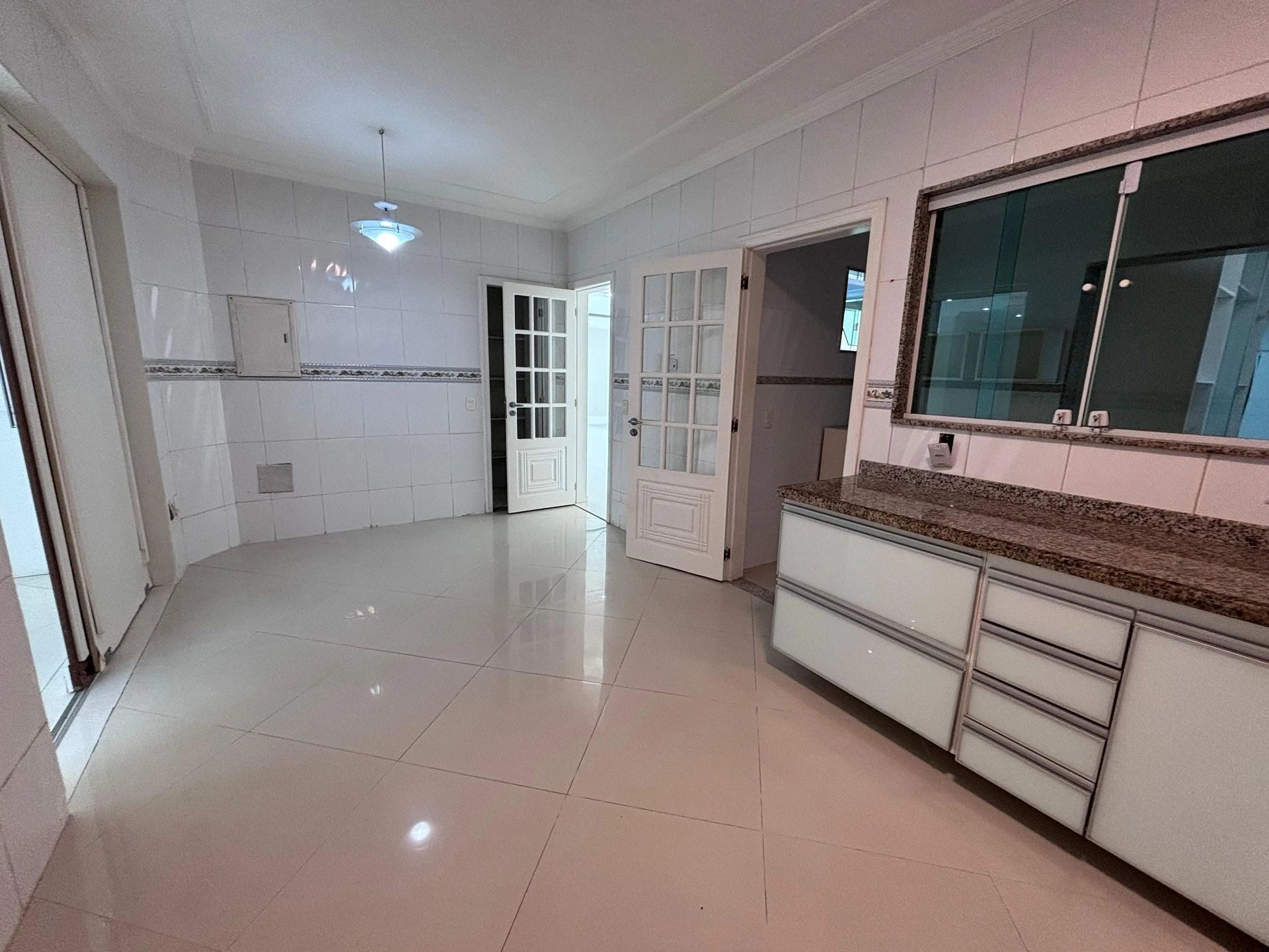 Condo house with 6 bedrooms and a balcony grill — photo 62