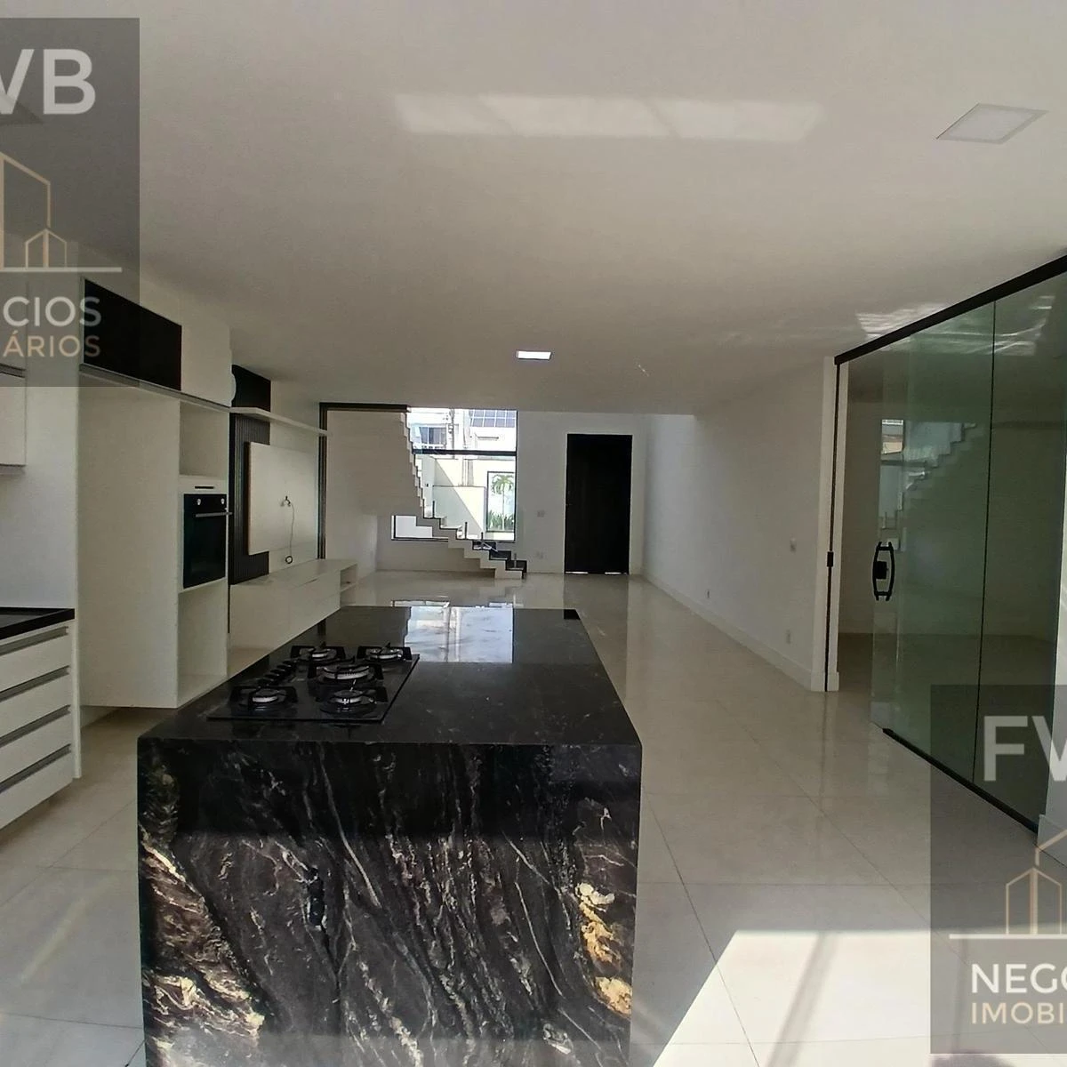House, 464 m², with floor-to-ceiling windows — photo 2