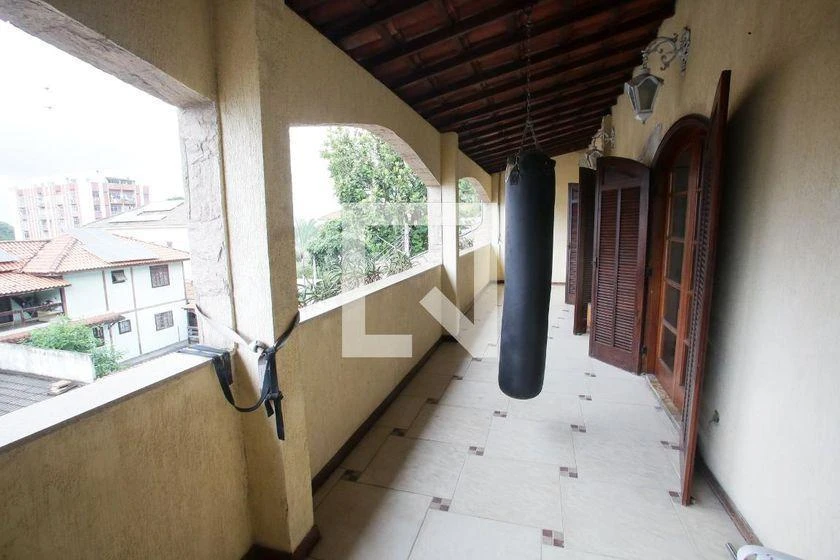 Furnished 400 m² house with 4 bedrooms and 4 bathrooms — photo 10
