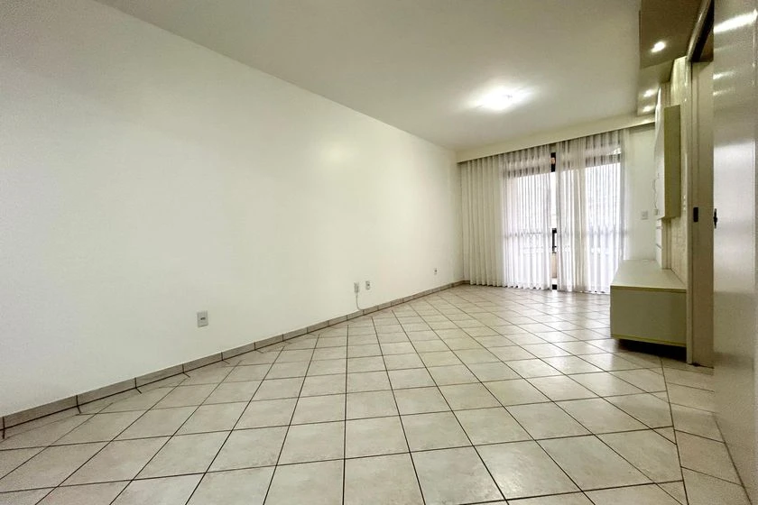 Unfurnished apartment with 2 bedrooms and a balcony — photo 3