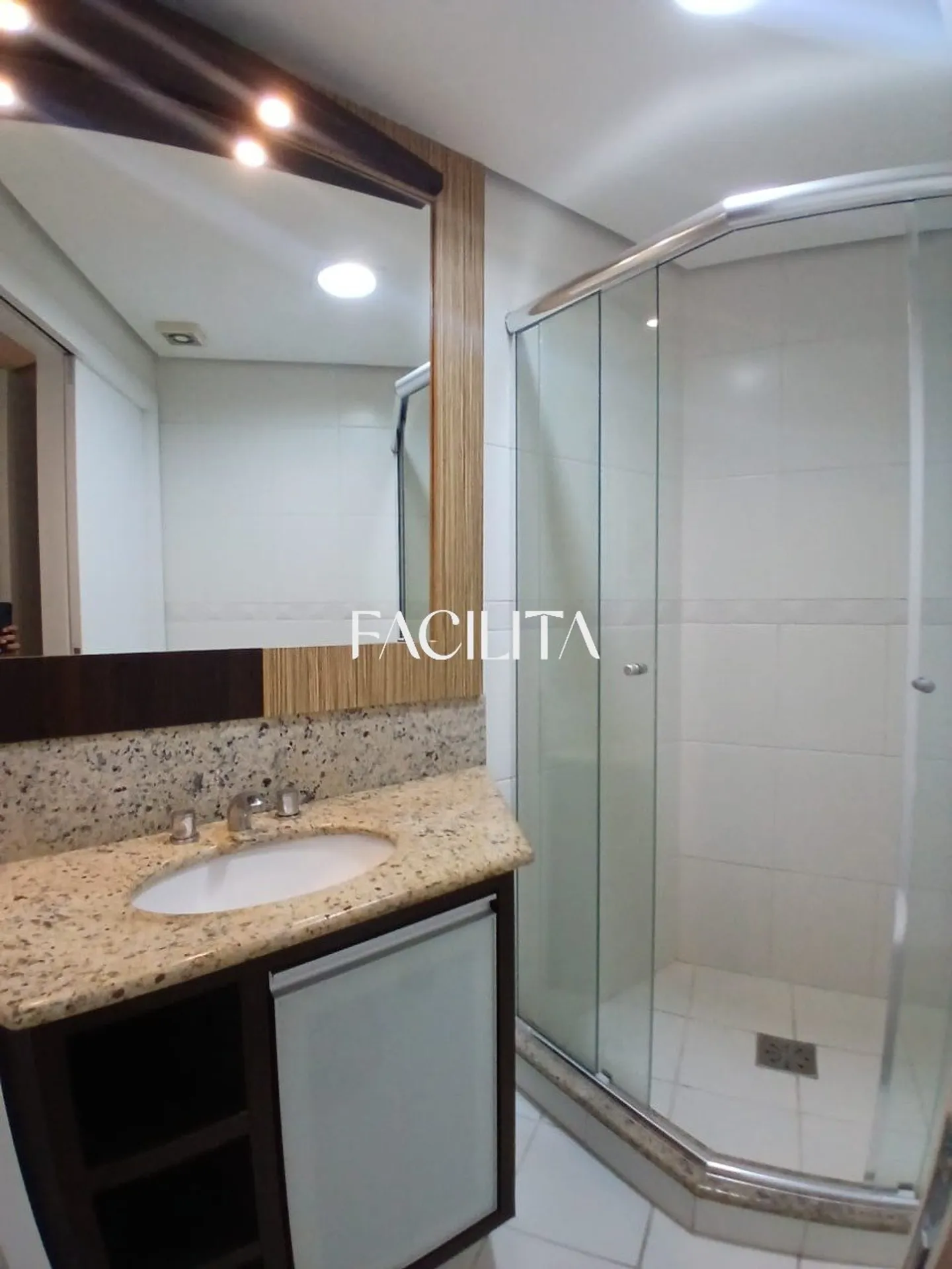 Apartamento de 3 dormitorios con baño en suite y balcón — photo 25