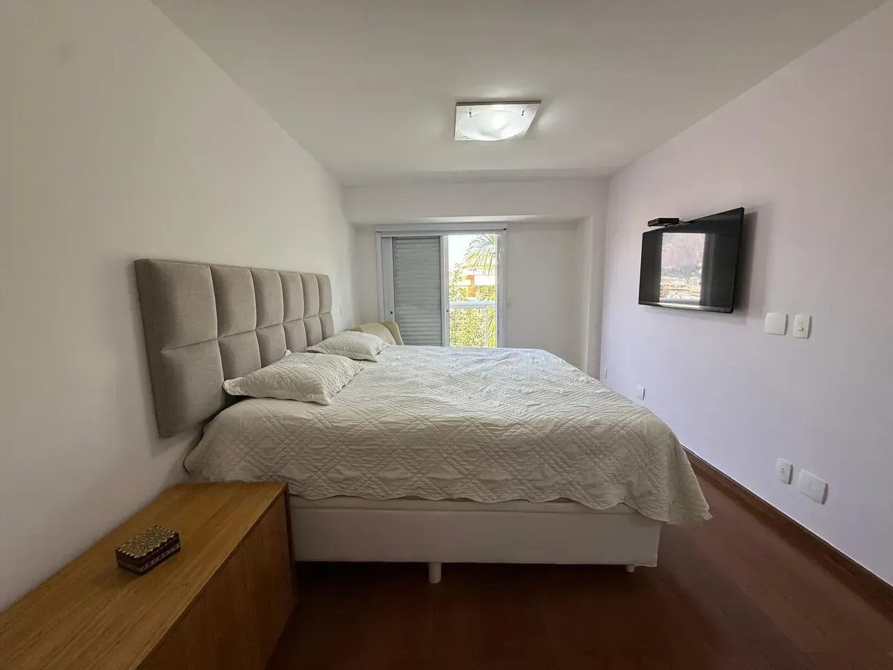 Furnished house with 4 bedrooms, 5 bathrooms and desk — photo 20