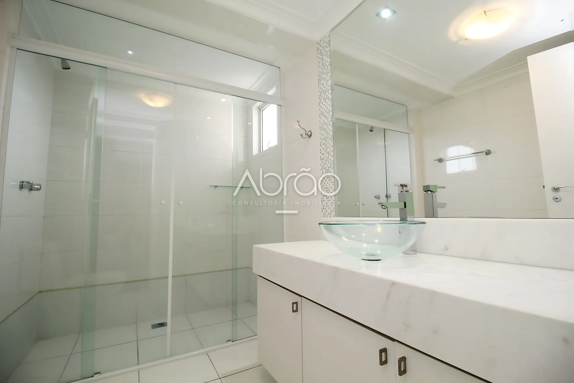 Furnished duplex apartment with 4 suites and 5 baths — photo 23