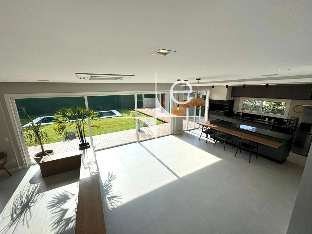 Casa com 4 suítes e piscina de uso exclusivo no condomínio — photo 2