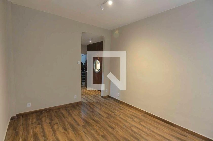One-bedroom apartment with a home office