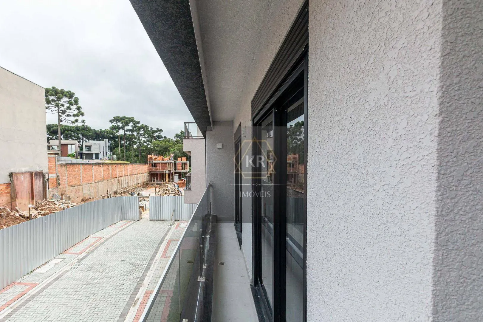 Casa com janelas do piso ao teto, Santa Felicidade — photo 25