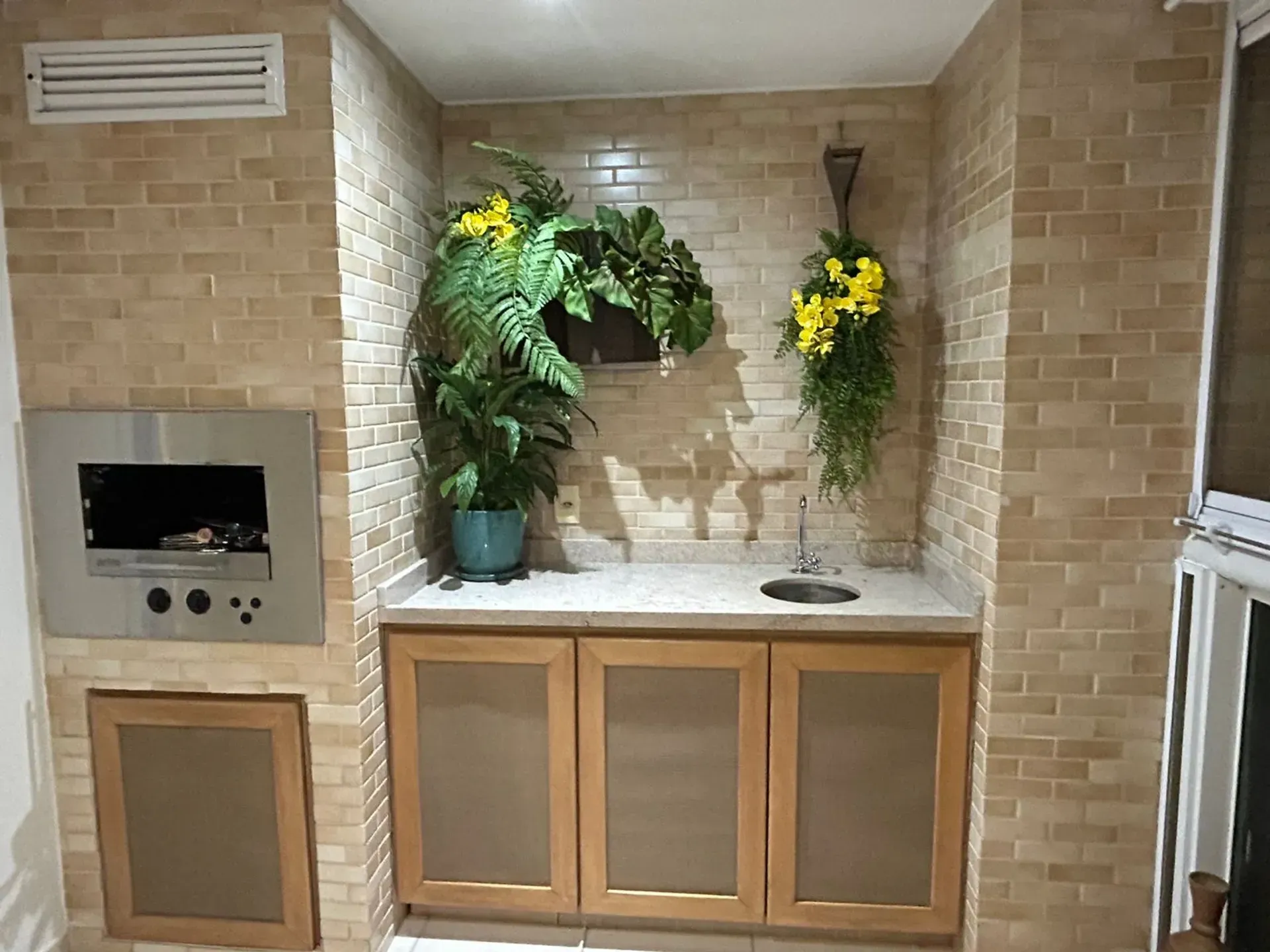 Furnished apartment with 4 bedrooms and 5 bathrooms — photo 24