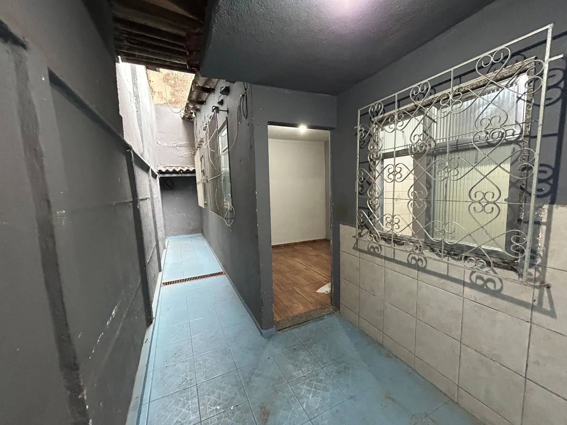 Rental house with 1 bedroom and 1 bathroom no parking