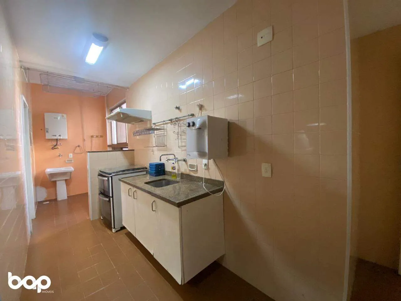 2-bedroom apartment in a building with a gym — photo 2
