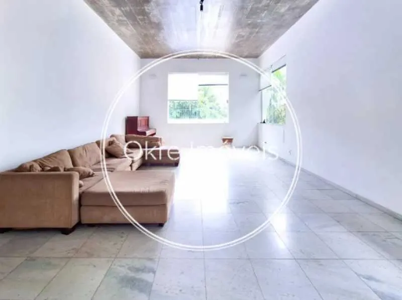 House with 4 bedrooms and a balcony with built-in grill — photo 16