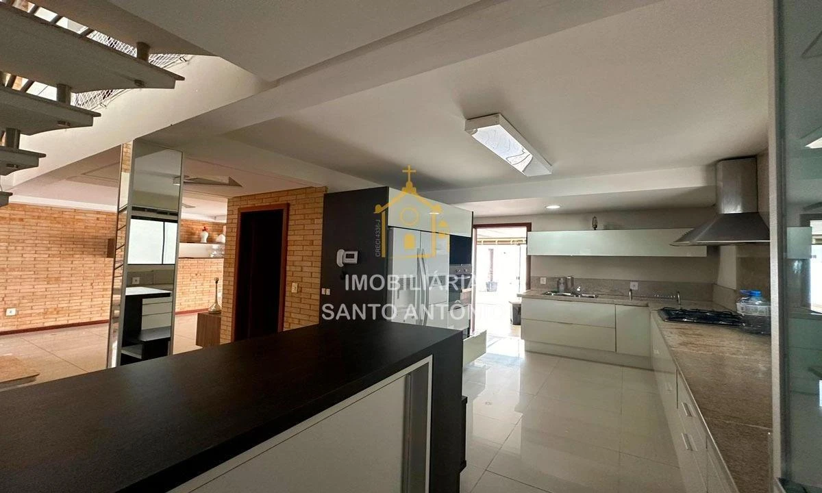 Glass-enclosed balcony in a 3-bedroom house, 300 m² — photo 2