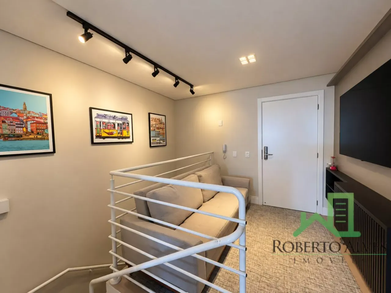 Furnished apartment, 240 m², with floor-to-ceiling windows — photo 7