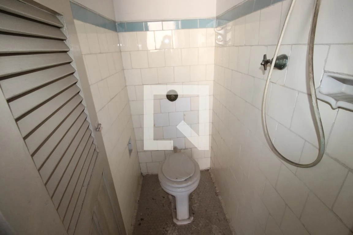 Wood or laminate floors in a 2-bedroom apartment, 100 m² — photo 5