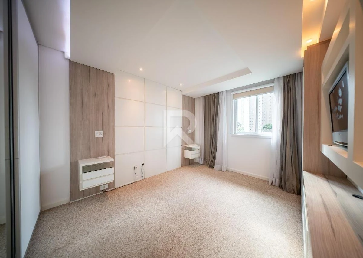 192 m² apartment with floor-to-ceiling windows and a bathtub — photo 5