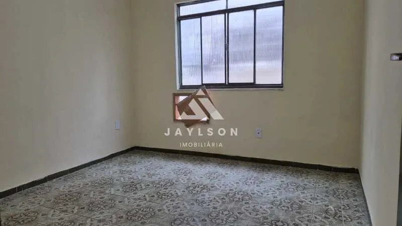 Unfurnished 1-bedroom apartment with a closed kitchen — photo 24