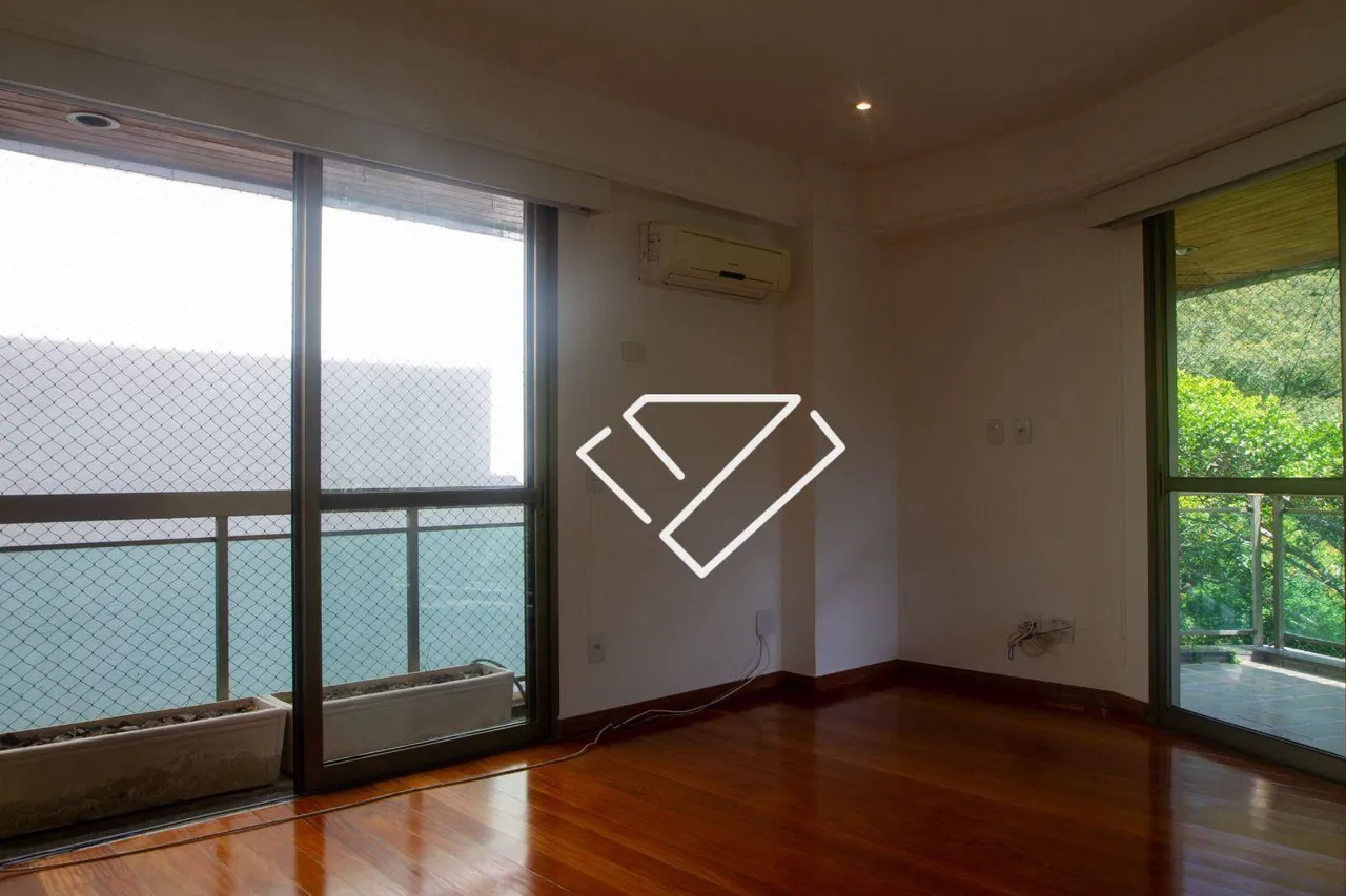 Apartamento com 3 dormitórios e varanda fechada 325 m² — photo 9