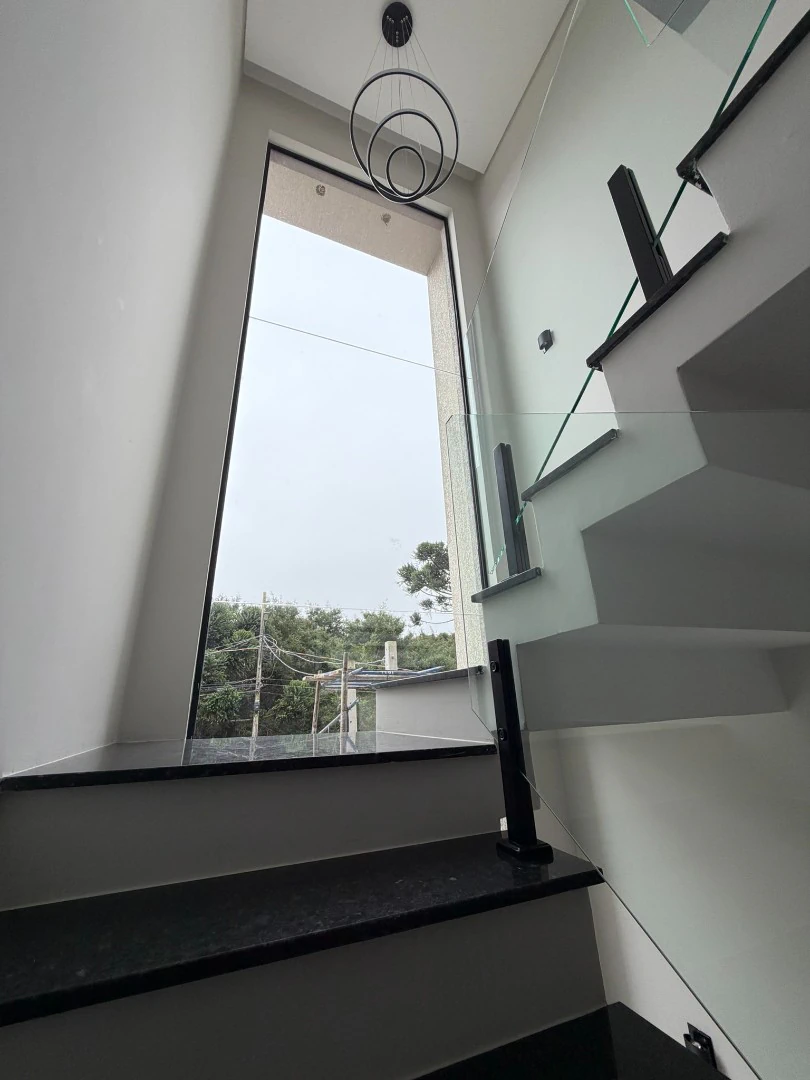 Floor-to-ceiling windows in a 3-bedroom house, 170 m² — photo 11