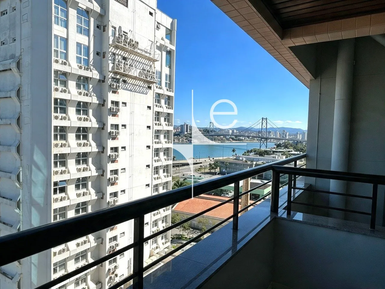 3-bedroom apartment with a washing machine — photo 10