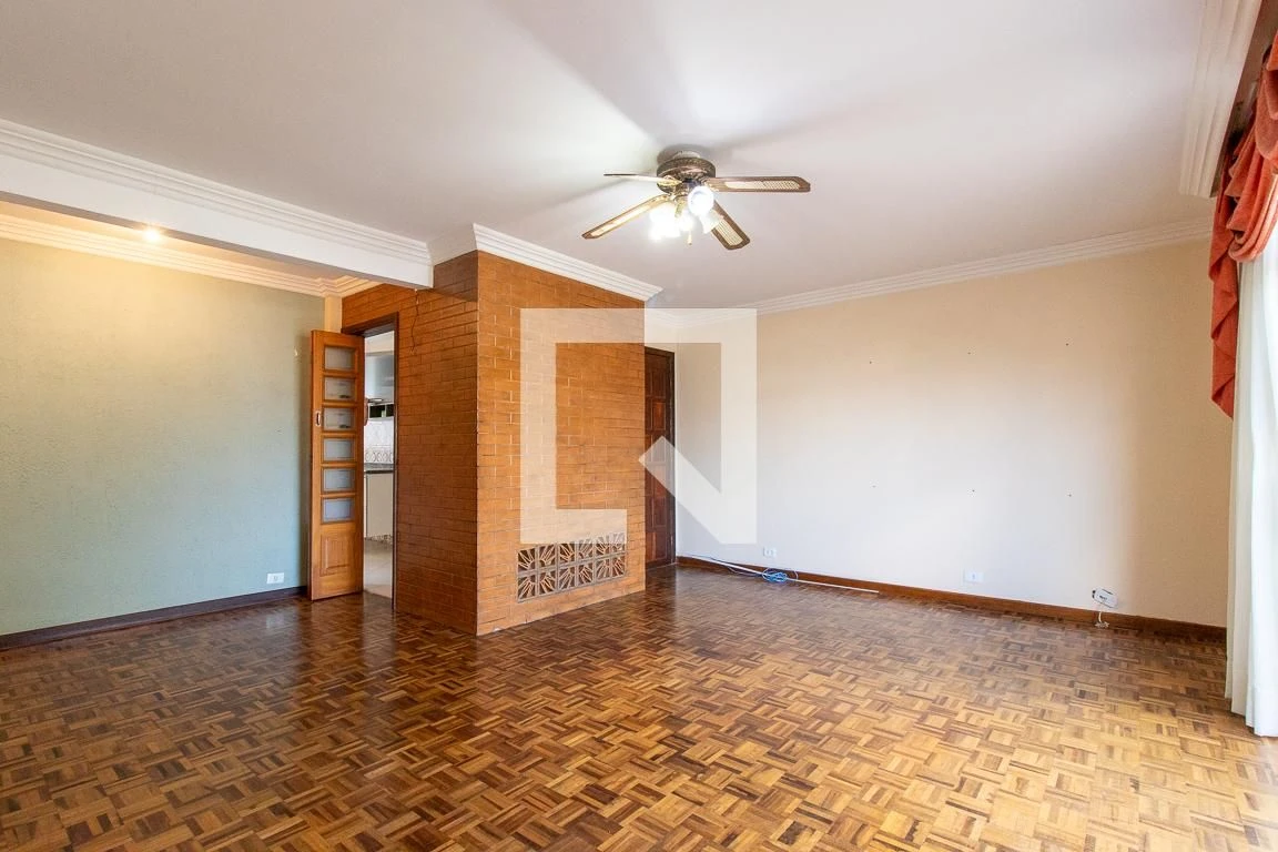 Apartamento de 3 quartos com piso de madeira ou laminado — photo 8