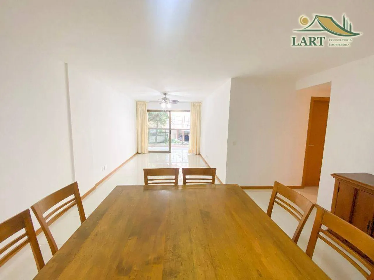 Apartamento sem mobília com 4 dormitórios e varanda — photo 4