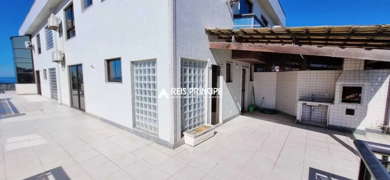 Furnished apartment with 3 bedrooms and 5 bathrooms — photo 23