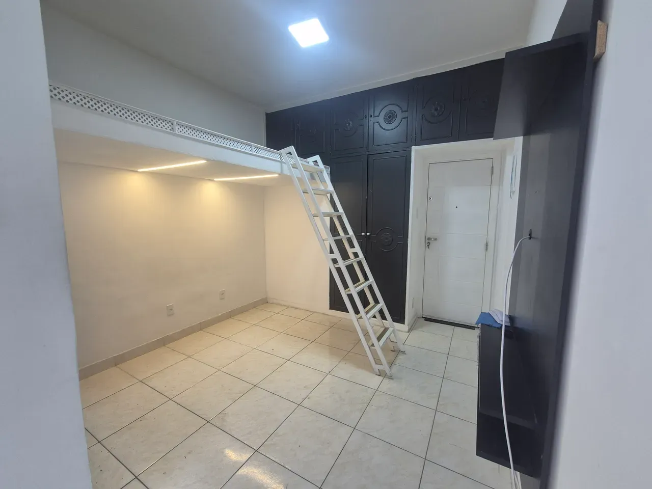 Apto loft com mezanino e cozinha compacta — photo 8