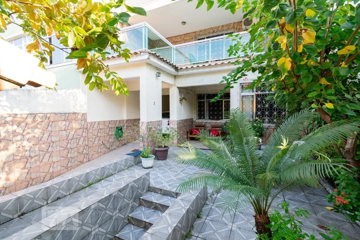 Furnished 4-bedroom house with private garden — photo 35