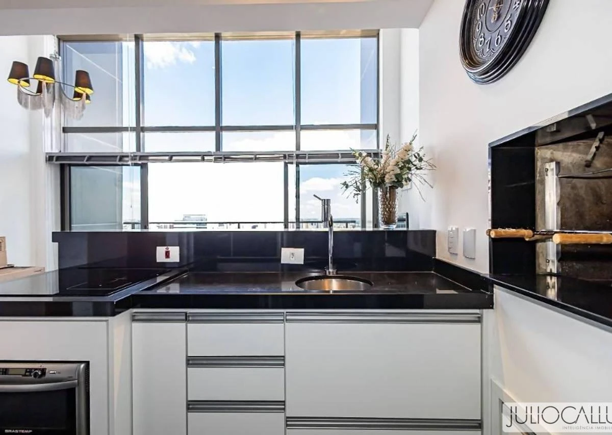 78 m² apartment with floor-to-ceiling windows and a bathtub — photo 11