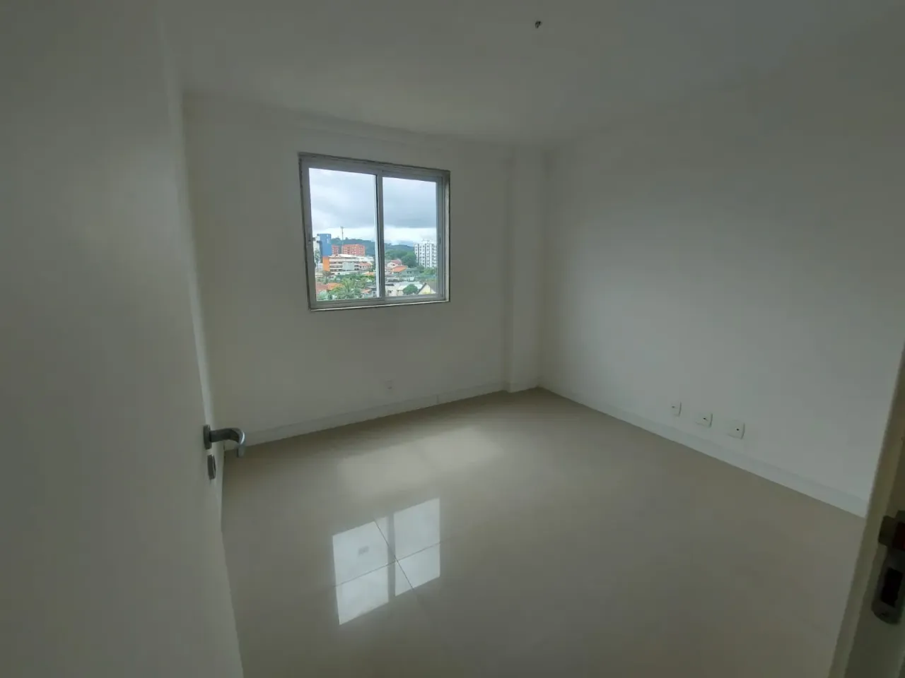 255 m² duplex-style home with 3 bedrooms and balcony grill — photo 2